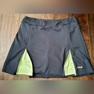 Fila Navy Blue & Green Tennis Skort Size Medium Athletic Gear Gently Used